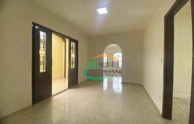 Imagem: A casa possui 3 Dormitórios, 2 Banheiros, 4 Vagas na garagem