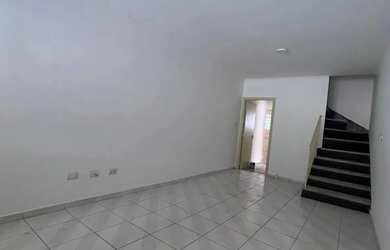 Imagem: A casa possui 2 Dormitórios, 1 Banheiro, 2 Vagas na garagem