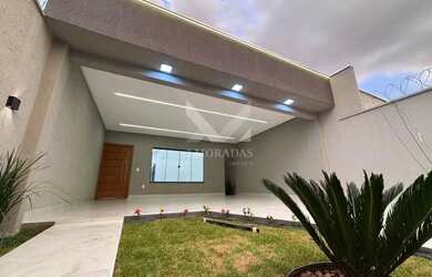 Imagem: A casa possui 3 Dormitórios, 2 Banheiros, 3 Vagas na garagem