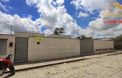 Imagem: A casa em condomínio possui 2 Dormitórios, 2 Banheiros, 1