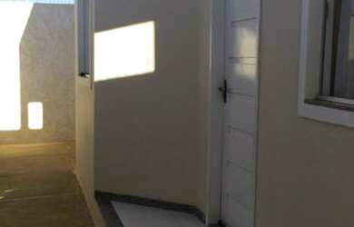 Imagem: A casa possui 4 Dormitórios, 4 Vagas na garagem e 180m² de