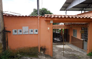 Imagem: A casa possui 3 Dormitórios, 2 Banheiros, 1 Vaga na garagem