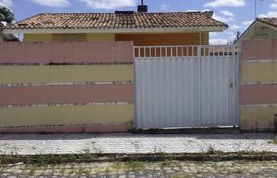 Imagem: A casa possui 2 Dormitórios, 2 Banheiros e está localizado