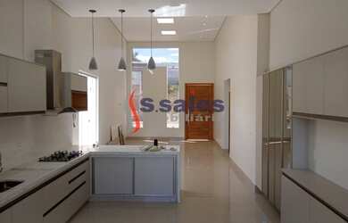 Imagem: A casa em condomínio à venda possui 4 Dormitórios, 4 Banheiros