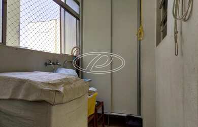 Imagem: O apartamento possui 3 Dormitórios, 1 Banheiro, 1 Vaga na garagem