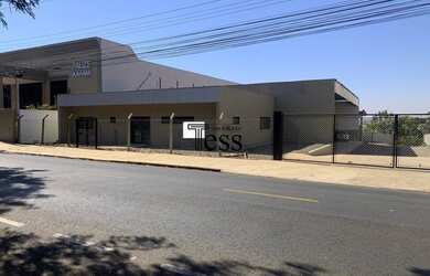 Imagem: O depósito possui 5 Vagas na garagem, 680m² de Área e está