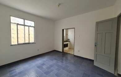 Imagem: A casa possui 2 Dormitórios, 1 Banheiro, 2 Vagas na garagem