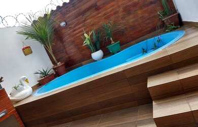 Imagem: A casa possui 3 Dormitórios, 2 Banheiros, 2 Vagas na garagem