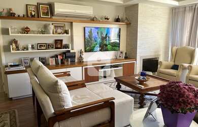 Imagem: O apartamento possui 3 Dormitórios, 1 Banheiro, 2 Vagas na