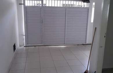 Imagem 2: Casa para aluguel e venda possui 70 metros quadrados em COHAB Anil I