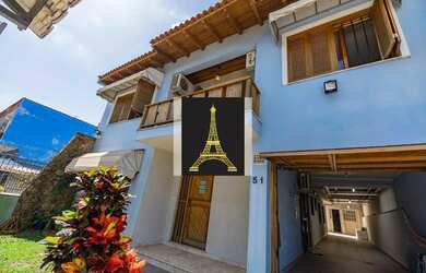 Imagem: A casa possui 5 Dormitórios, 4 Banheiros, 5 Vagas na garagem