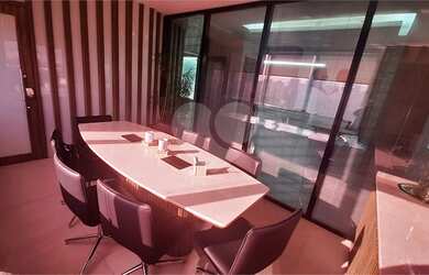 Imagem: O depósito possui 3 Vagas na garagem, 110m² de Área e está