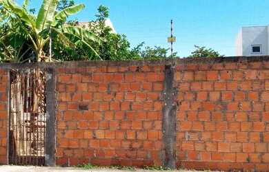 Imagem: O terreno possui 300m² de Área e está localizado em Aruana