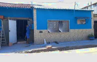 Imagem: A casa possui 3 Dormitórios, 2 Banheiros, 1 Vaga na garagem