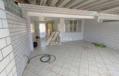 Imagem: O depósito possui 2 Vagas na garagem, 128m² de Área e está