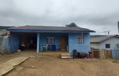 Imagem: A casa possui 2 Dormitórios, 1 Banheiro, 5 Vagas na garagem