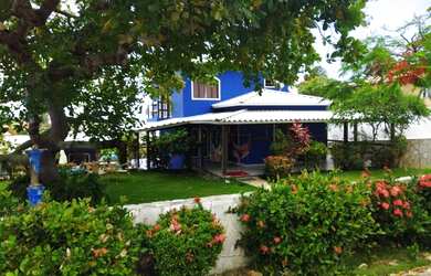 Imagem: A casa em condomínio possui 4 Dormitórios, 2 Banheiros, 320m²