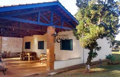 Imagem: A chácara possui 280m² de Área, Varanda e está localizado