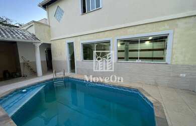 Imagem: A casa em condomínio possui 3 Dormitórios, 3 Banheiros, 2