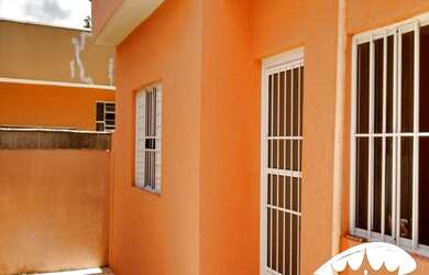 Imagem: A casa à venda possui 2 Dormitórios, 3 Banheiros, 2 Vagas