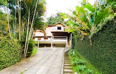 Imagem: A casa à venda possui 5 Dormitórios, 4 Banheiros e 450m²