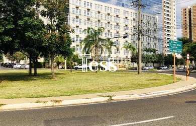 Imagem: O depósito possui 3 Vagas na garagem, 115m² de Área e está