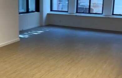 Imagem: O depósito possui 2 Vagas na garagem, 91m² de Área e está