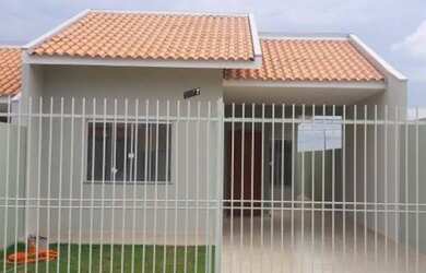 Imagem: A casa possui 2 Dormitórios, 1 Banheiro, 2 Vagas na garagem