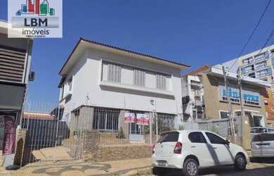 Imagem: A casa possui 3 Dormitórios, 3 Banheiros, 2 Vagas na garagem