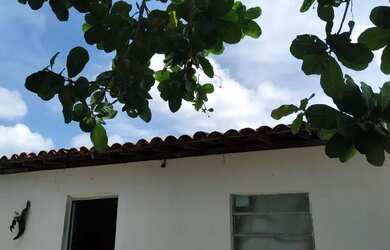 Imagem: A casa possui 2 Dormitórios, 1 Banheiro, 1 Vaga na garagem