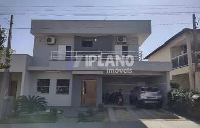 Imagem: A casa em condomínio possui 3 Dormitórios, 2 Banheiros, 2