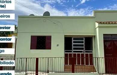 Imagem: A casa possui 3 Dormitórios, 2 Banheiros, 1 Vaga na garagem