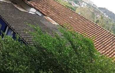 Imagem: A casa possui 4 Dormitórios, 2 Banheiros, 3 Vagas na garagem