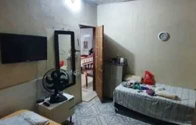 Imagem: A casa possui 2 Dormitórios, 2 Banheiros, 1 Vaga na garagem