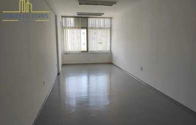 Imagem: O depósito possui 1 Vaga na garagem e 32m² de Área e está