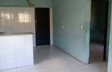 Imagem: A casa possui 2 Dormitórios, 1 Banheiro, 1 Vaga na garagem