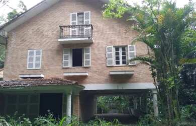 Imagem: A casa em condomínio possui 5 Dormitórios, 4 Banheiros, 4