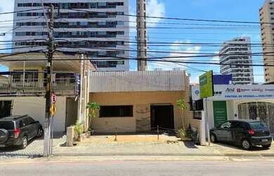 Imagem: O depósito possui 3 Vagas na garagem, 220m² de Área e está