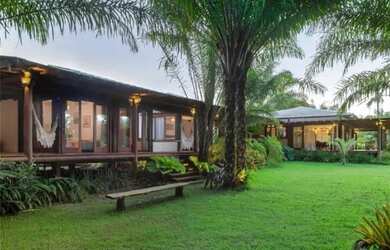 Imagem: A casa possui 5 Dormitórios, 5 Banheiros, 4 Vagas na garagem