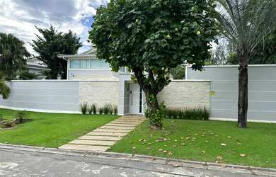 Imagem: A casa em condomínio possui 5 Dormitórios, 3 Banheiros, 5