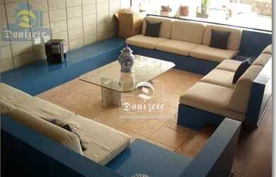 Imagem: A casa possui 4 Dormitórios, 1 Banheiro, 5 Vagas na garagem