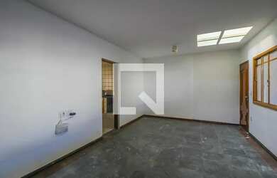 Imagem: A casa possui 3 Dormitórios, 2 Banheiros, 5 Vagas na garagem