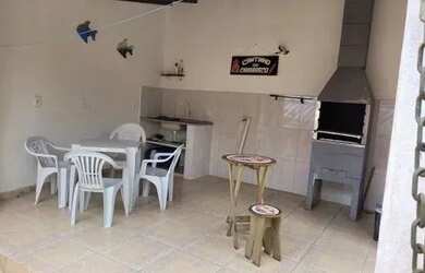 Imagem: A casa possui 4 Dormitórios, 3 Banheiros, 3 Vagas na garagem