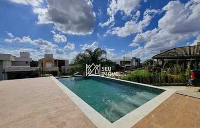 Imagem: A casa em condomínio possui 4 Dormitórios, 5 Banheiros e 320m²