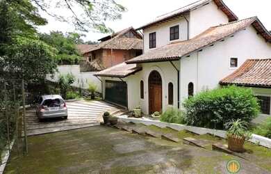 Imagem: A casa em condomínio possui 4 Dormitórios, 5 Banheiros, 4