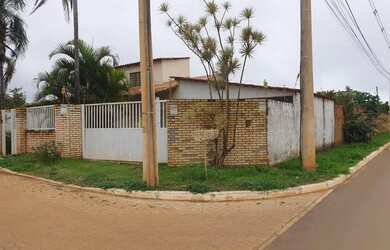 Imagem: A casa em condomínio possui 4 Dormitórios, 3 Banheiros, 2