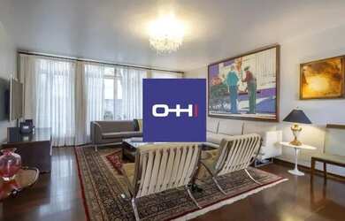 Imagem: A casa possui 4 Dormitórios, 5 Banheiros, 4 Vagas na garagem