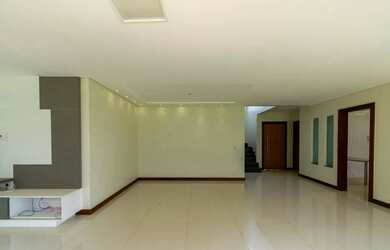 Imagem: A casa em condomínio possui 4 Dormitórios, 3 Banheiros, 4