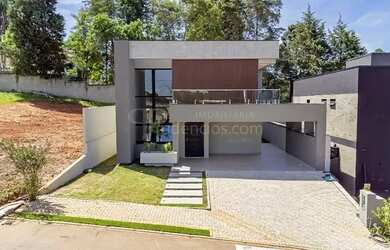 Imagem: A casa em condomínio possui 4 Dormitórios, 3 Banheiros, 4