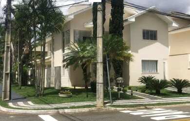 Imagem: A casa possui 4 Dormitórios, 5 Banheiros, 299m² de Área e